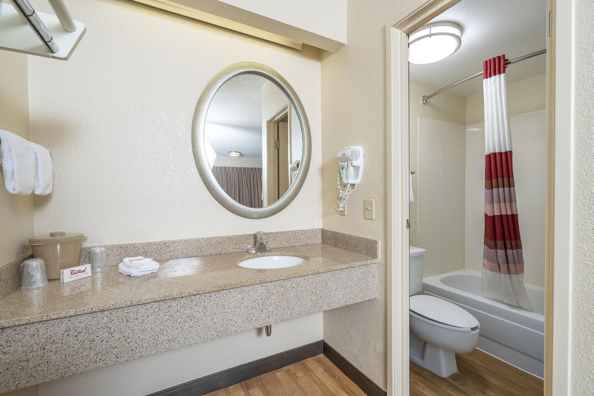 Red Roof Inn Detroit - Dearborn-Greenfield Village מראה חיצוני תמונה